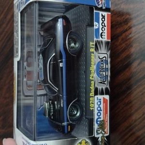 M2 Machines 1970 Dodge Challenger R/T model car
